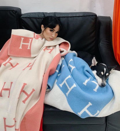 The Luxury Cashmere Throw Blanket